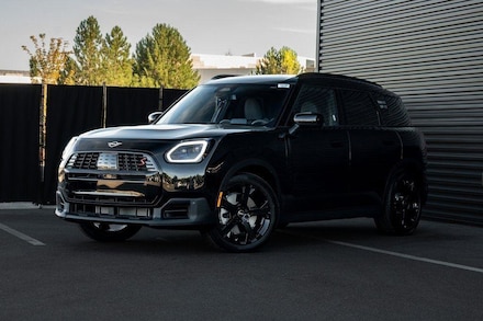 2025 MINI Countryman Signature Plus SUV