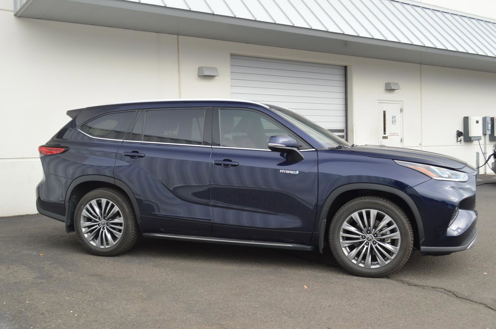 2021 Toyota Highlander Hybrid Platinum photo 3