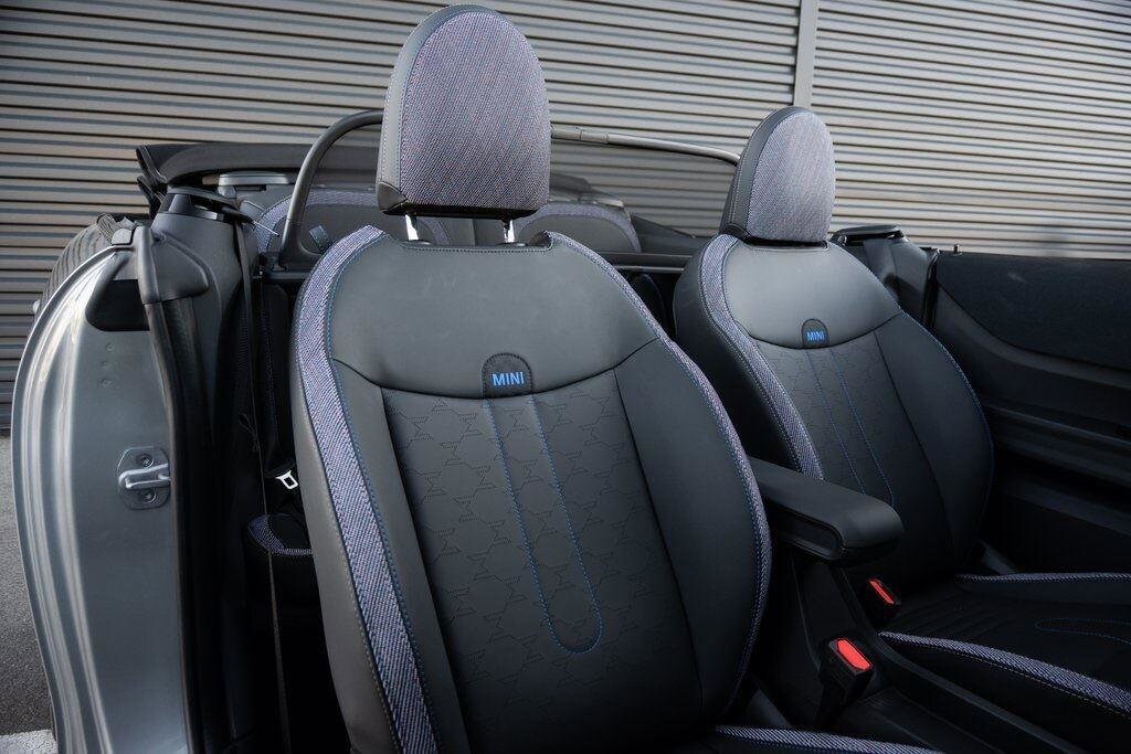 2025 MINI Convertible S - Photo 29