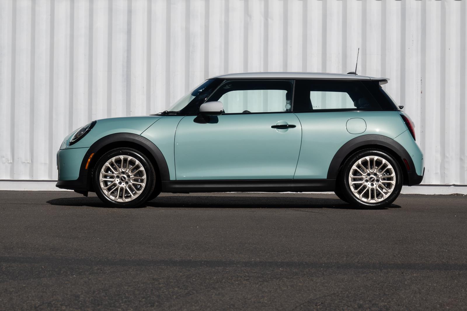 2026 Mini Cooper 2 Door Hardtop Signature photo 2