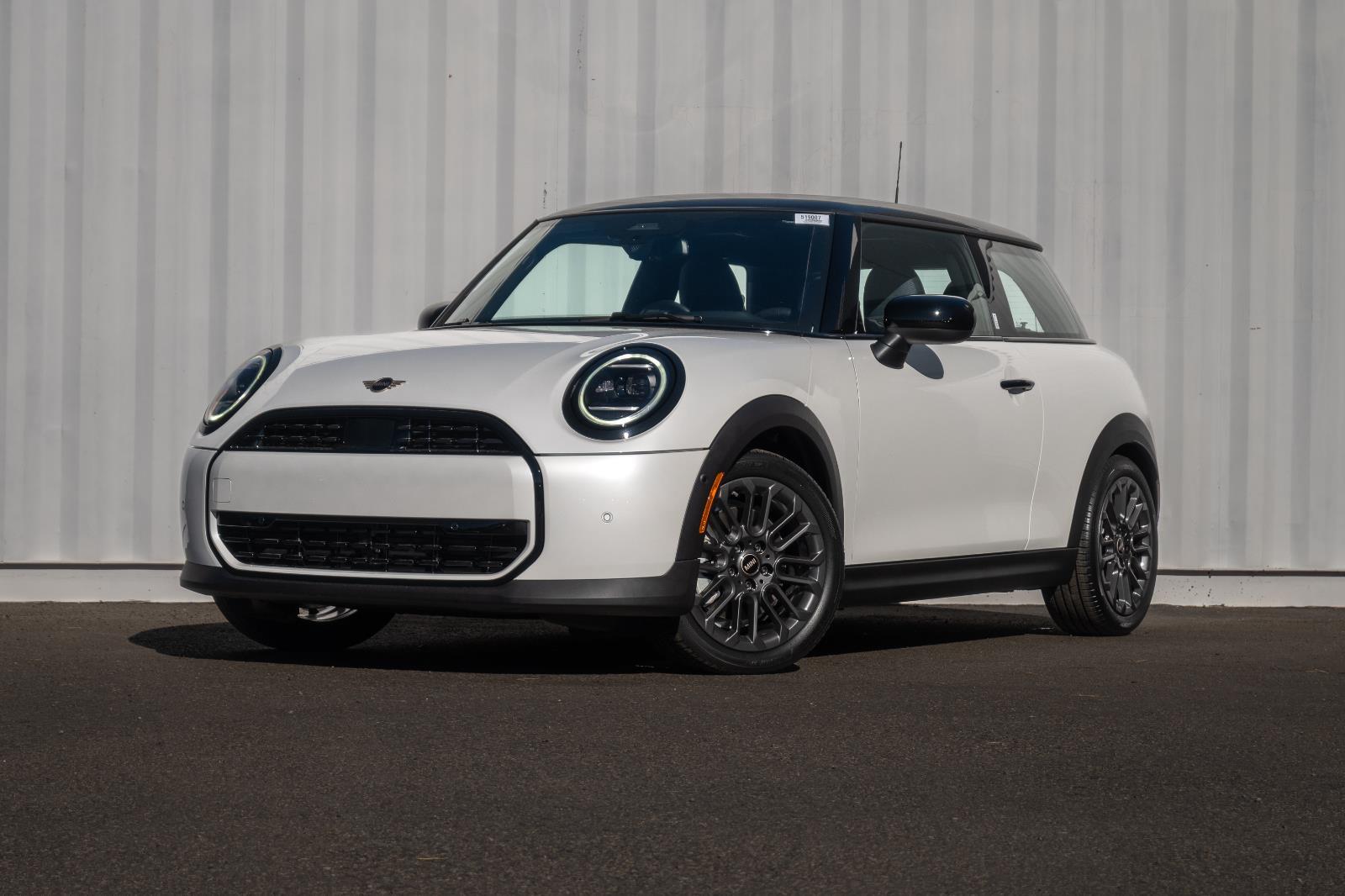 2026 MINI Hardtop's photo