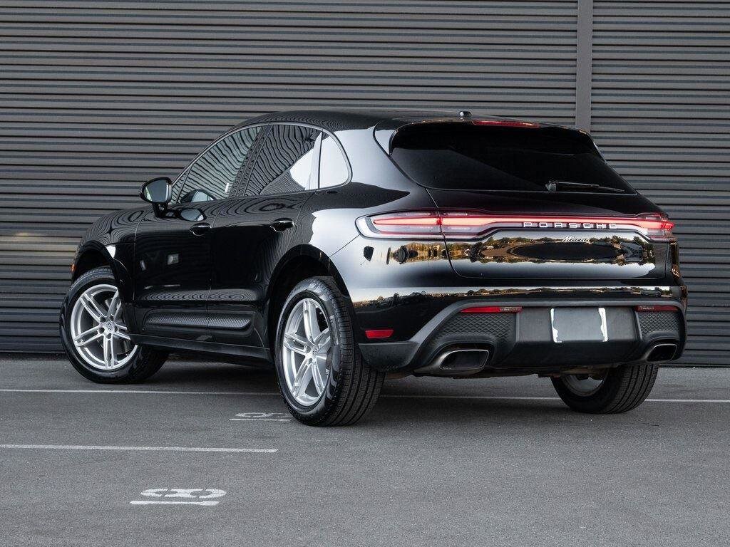 2024 Porsche Macan T photo 2