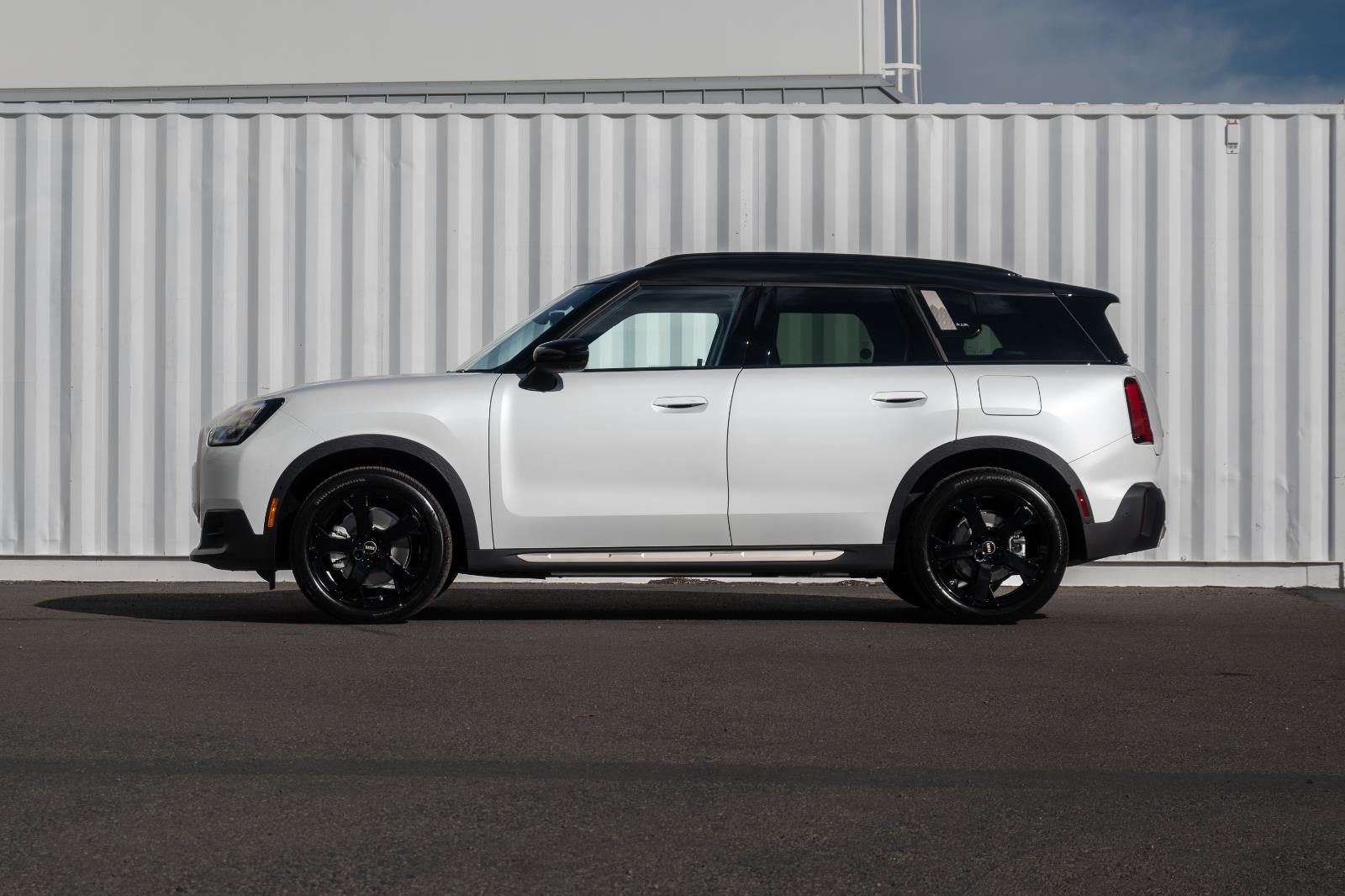 2025 Mini Countryman SE ALL4 photo 2