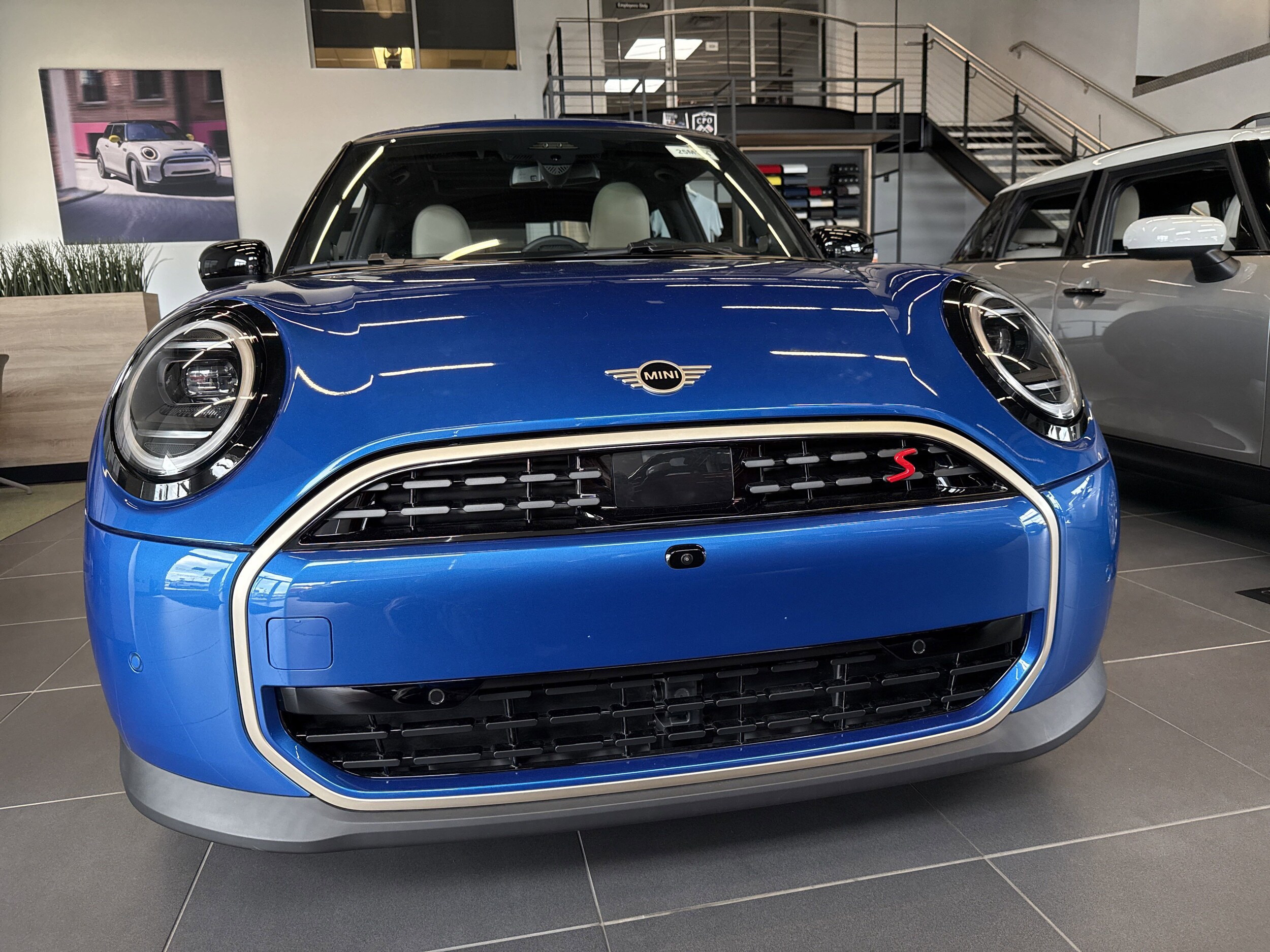 2025 Mini Cooper S Hardtop 2 Door Iconic photo 3