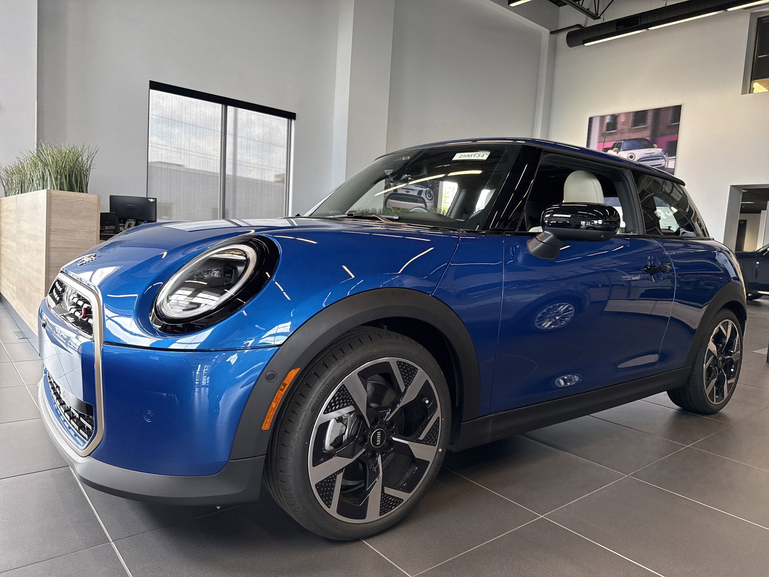2025 Mini Cooper S Hardtop 2 Door Iconic photo 4
