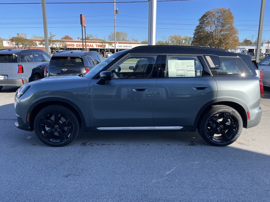 New 2026 MINI Countryman Signature Plus SUV