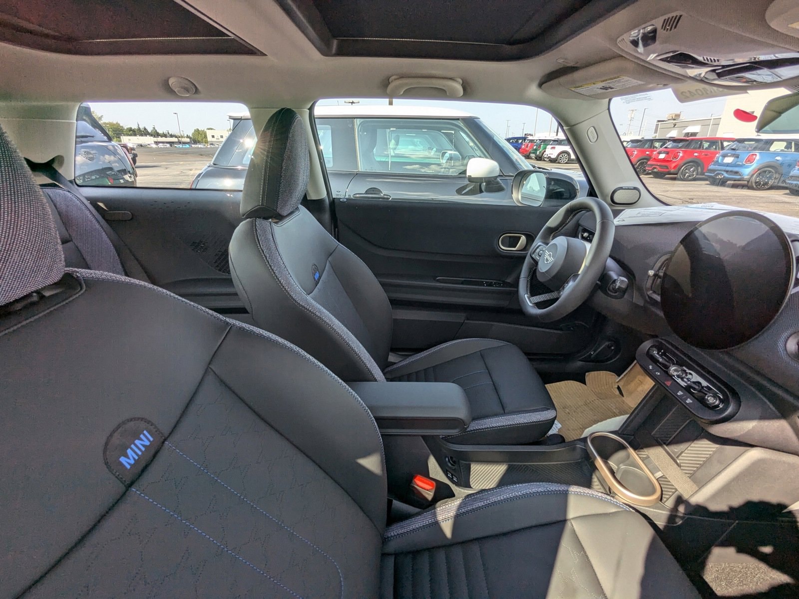 2025 Mini Cooper S Hardtop 2 Door Iconic photo 2