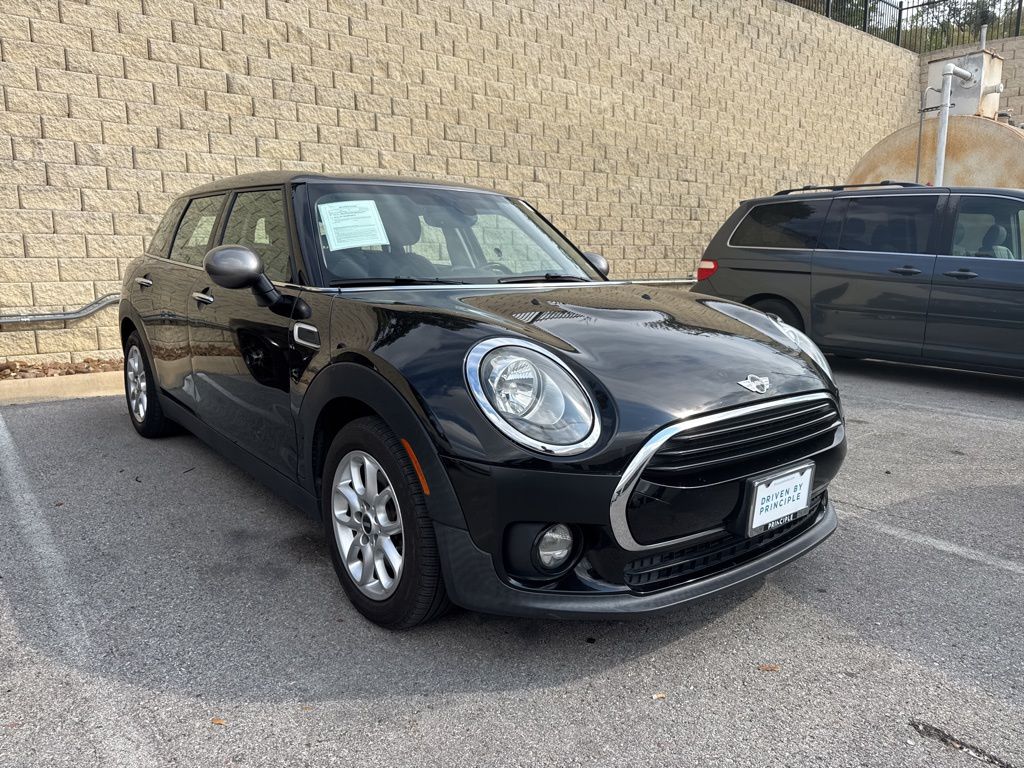 2017 Mini Clubman Base photo 2