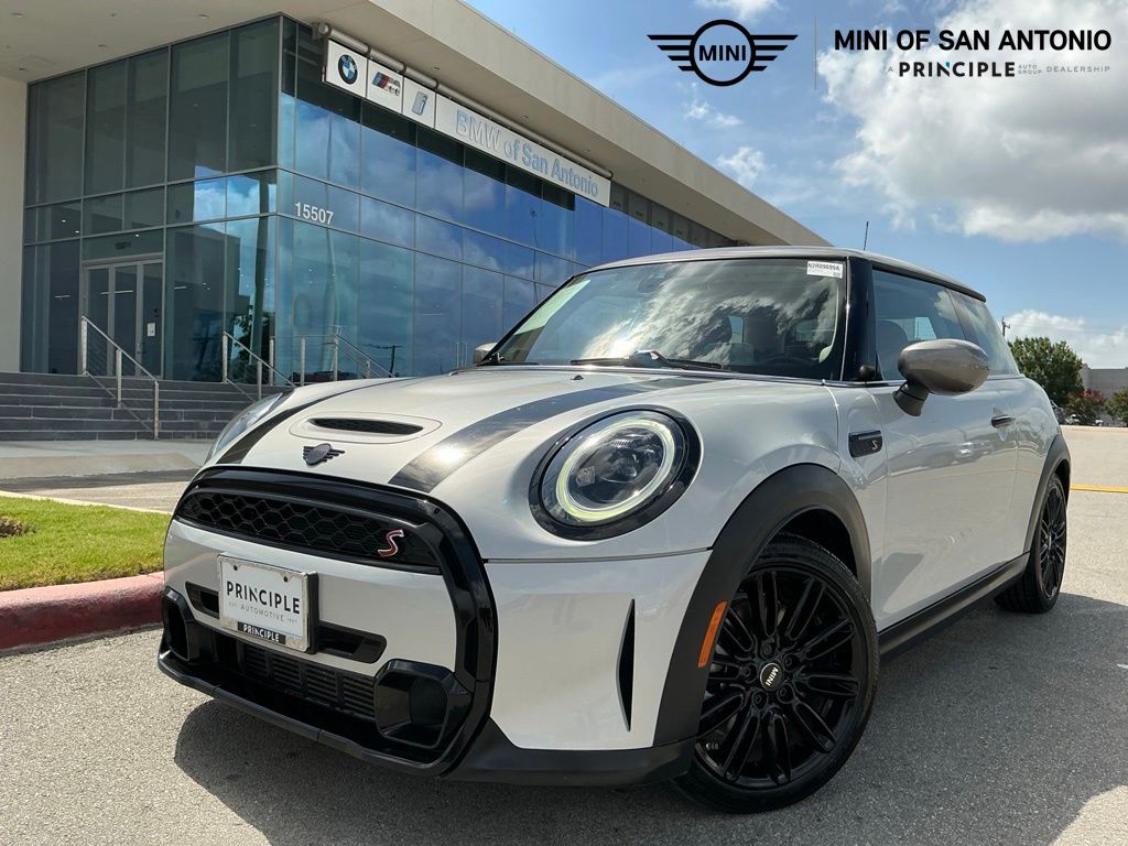 2022 MINI Hardtop Cooper S's photo