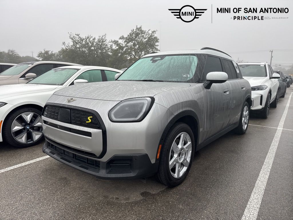 2025 MINI Countryman SE's photo
