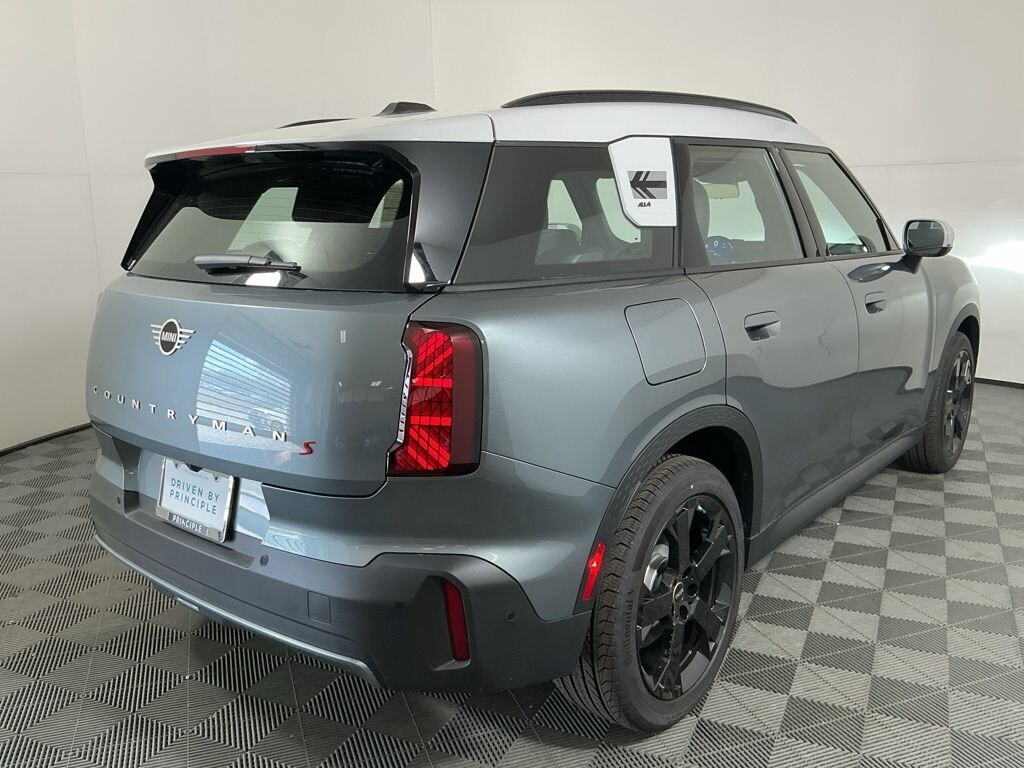 New 2026 MINI Countryman Signature Plus SUV