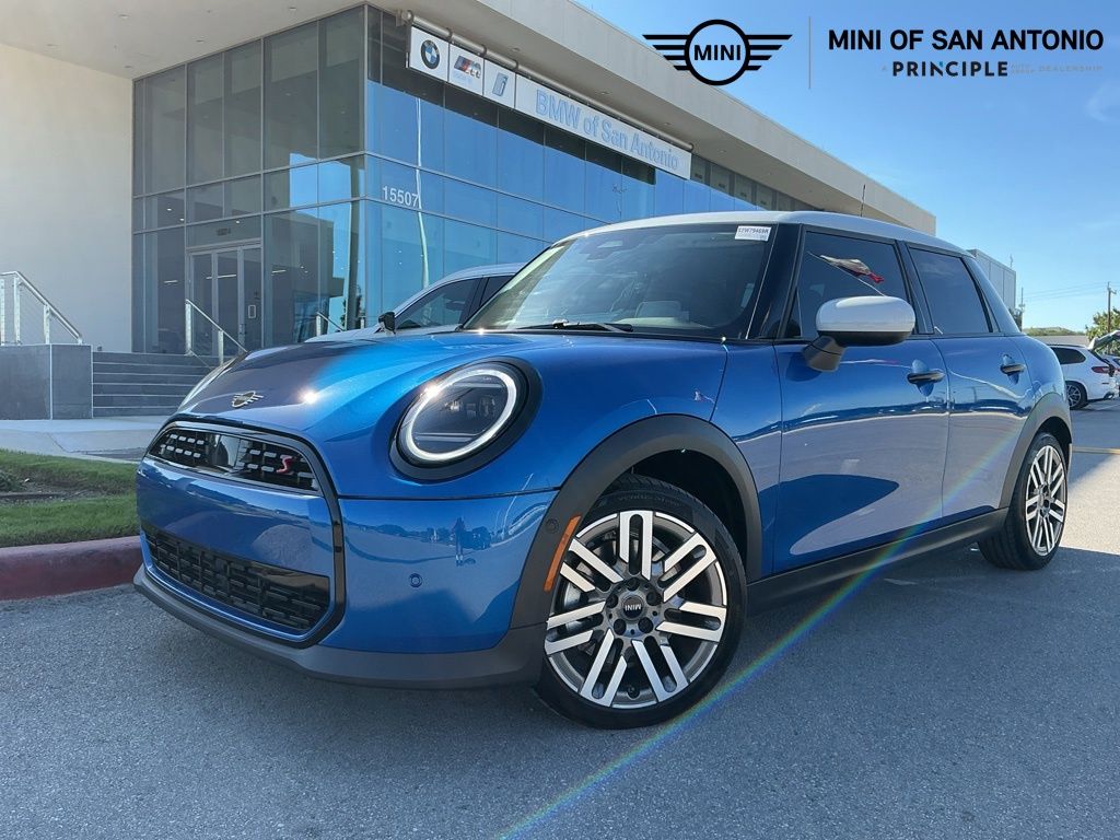 2025 MINI Hardtop Cooper S Signature's photo