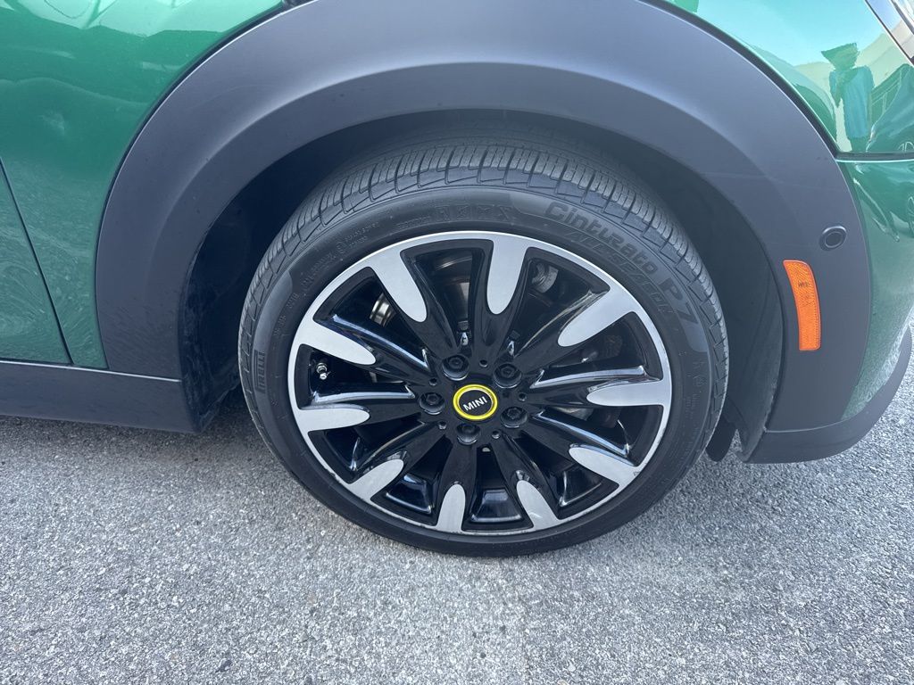 2024 Mini Cooper 2 Door Hardtop photo 3