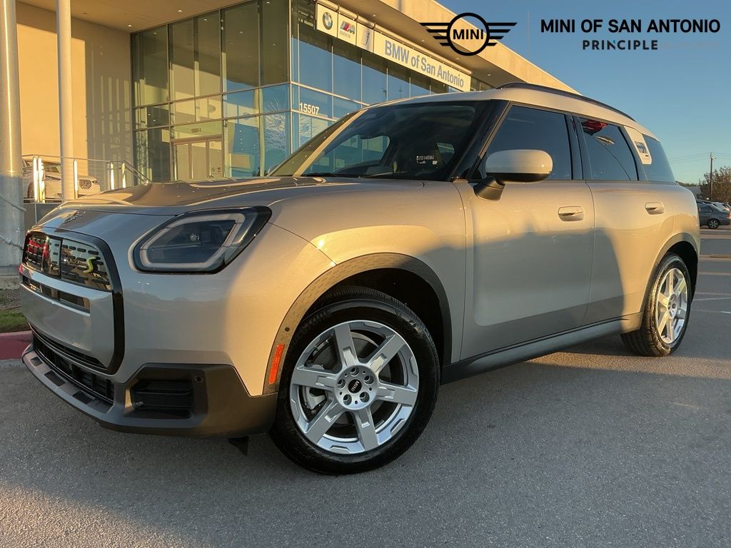 2025 MINI Countryman SE's photo
