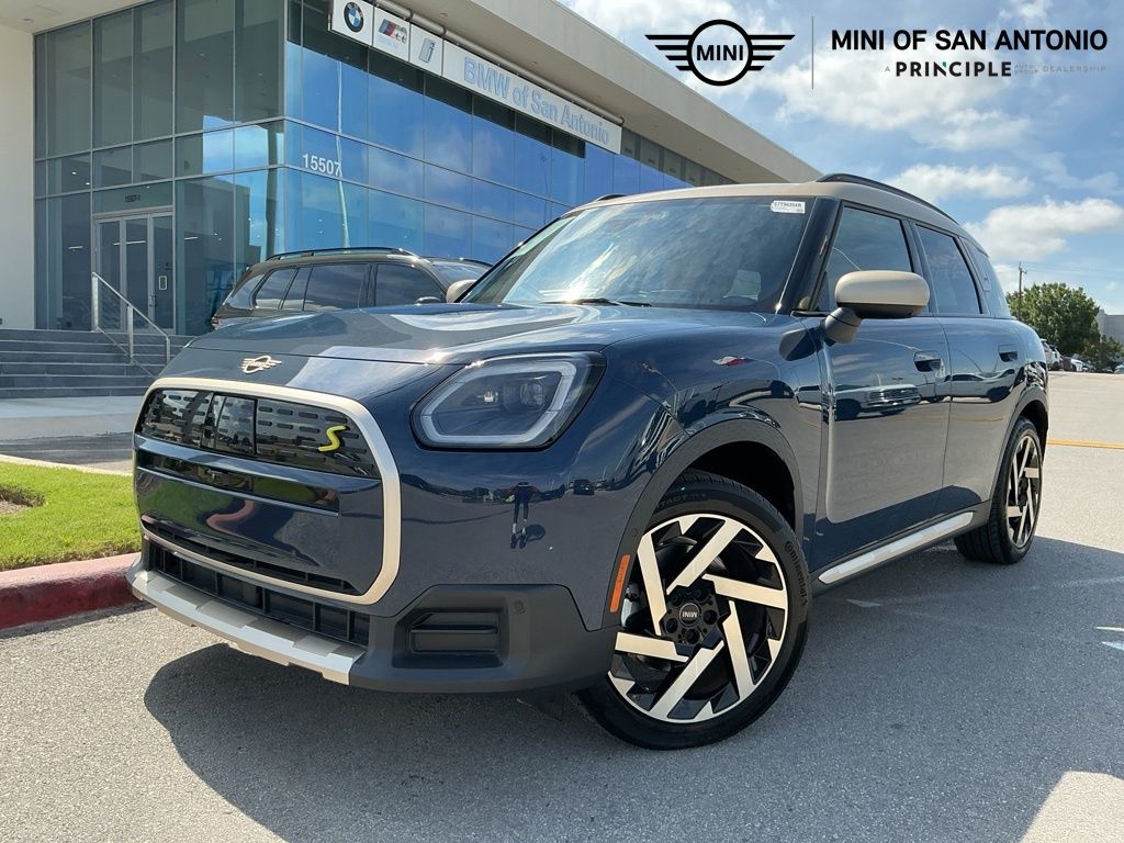 2025 MINI Countryman SE ALL4's photo