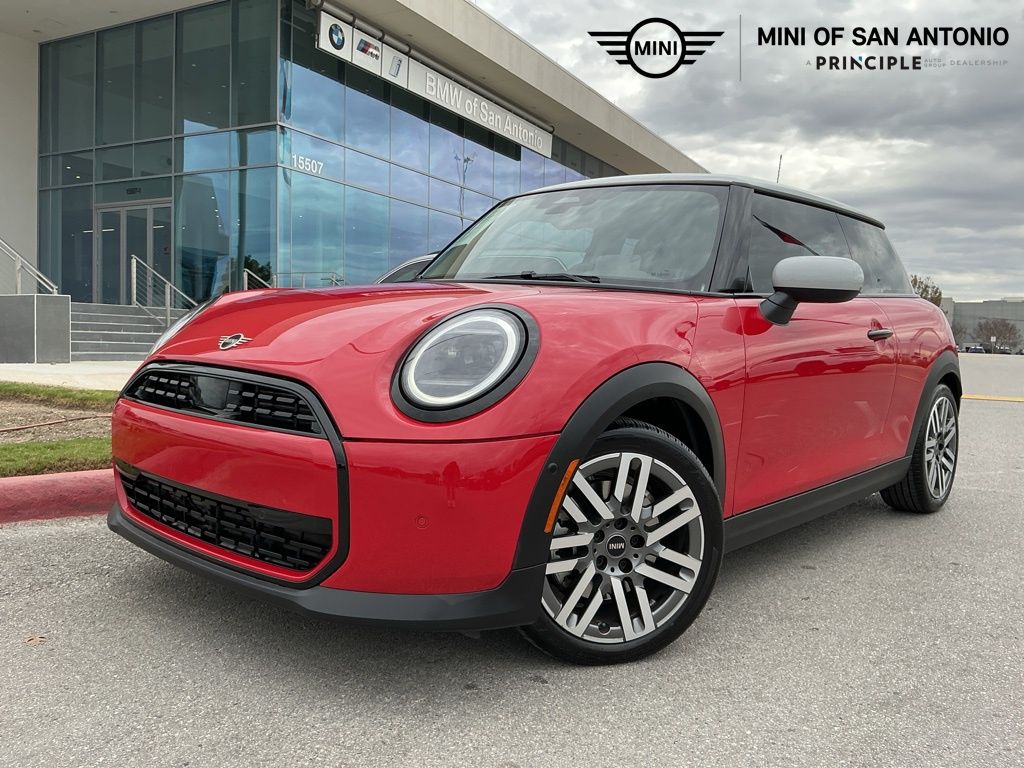 2025 MINI Hardtop Base's photo