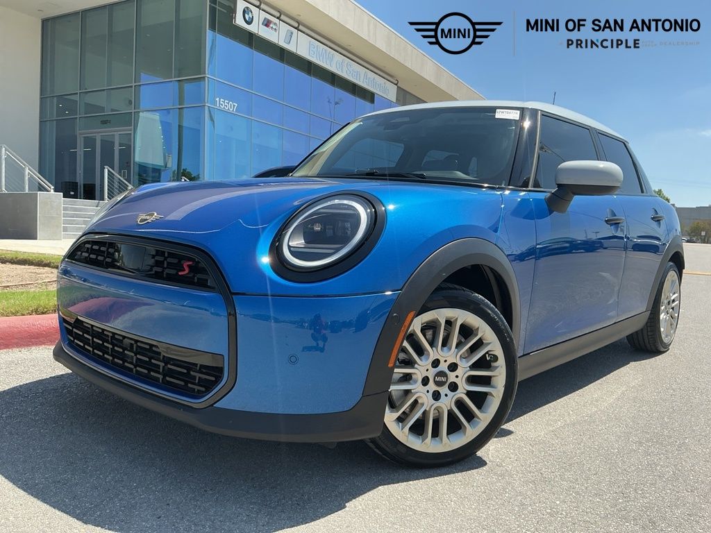 2025 MINI Hardtop Cooper S Signature's photo