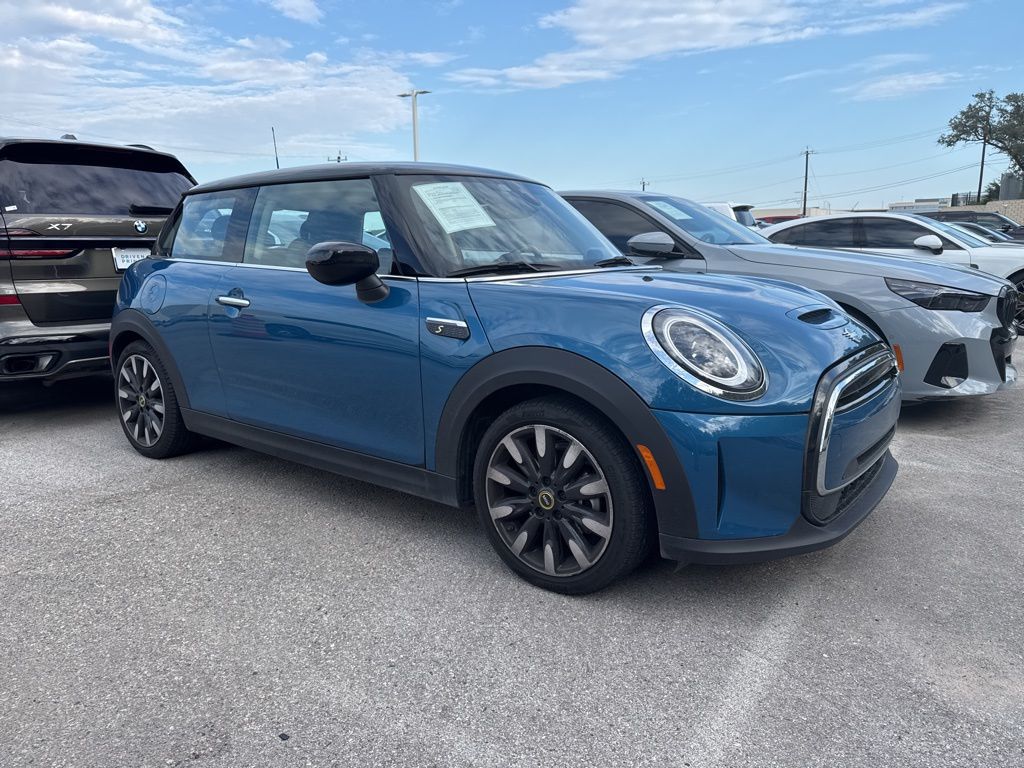 2024 Mini Cooper 2 Door Hardtop photo 2
