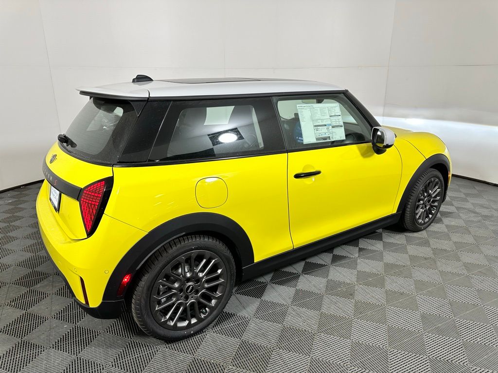 2025 Mini Cooper Signature photo 4