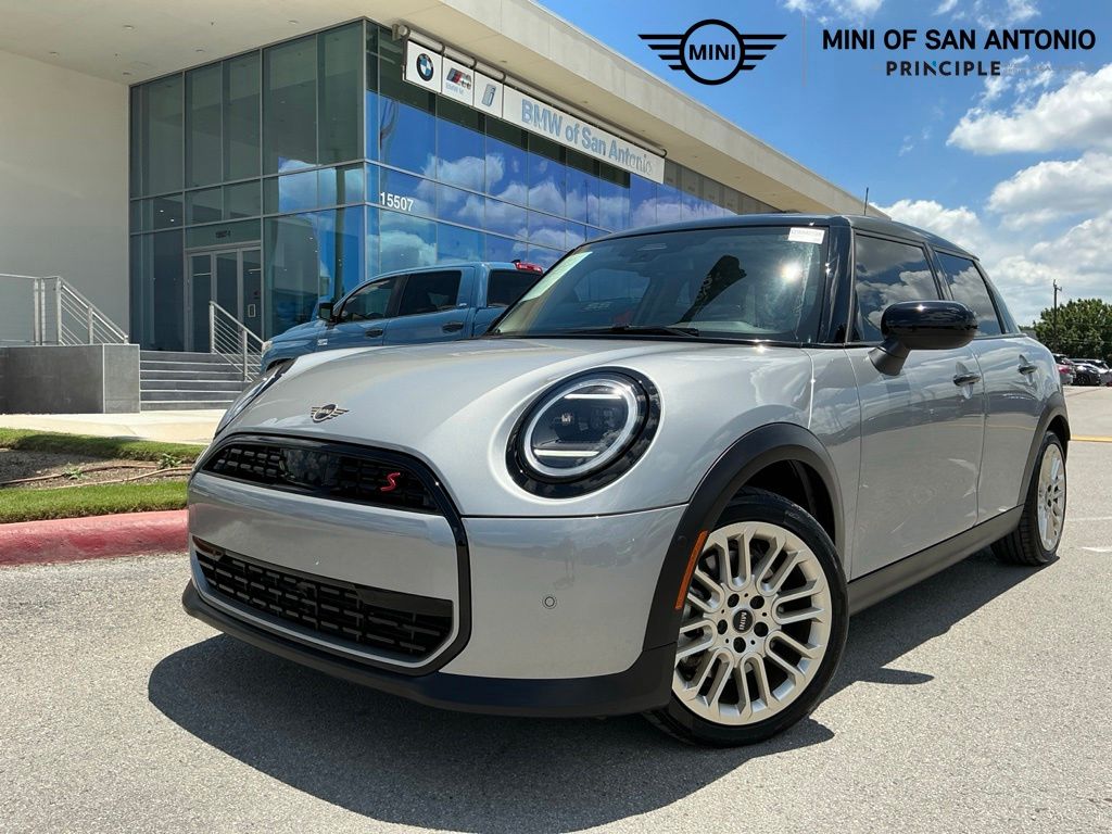 2025 MINI Hardtop Cooper S Signature's photo