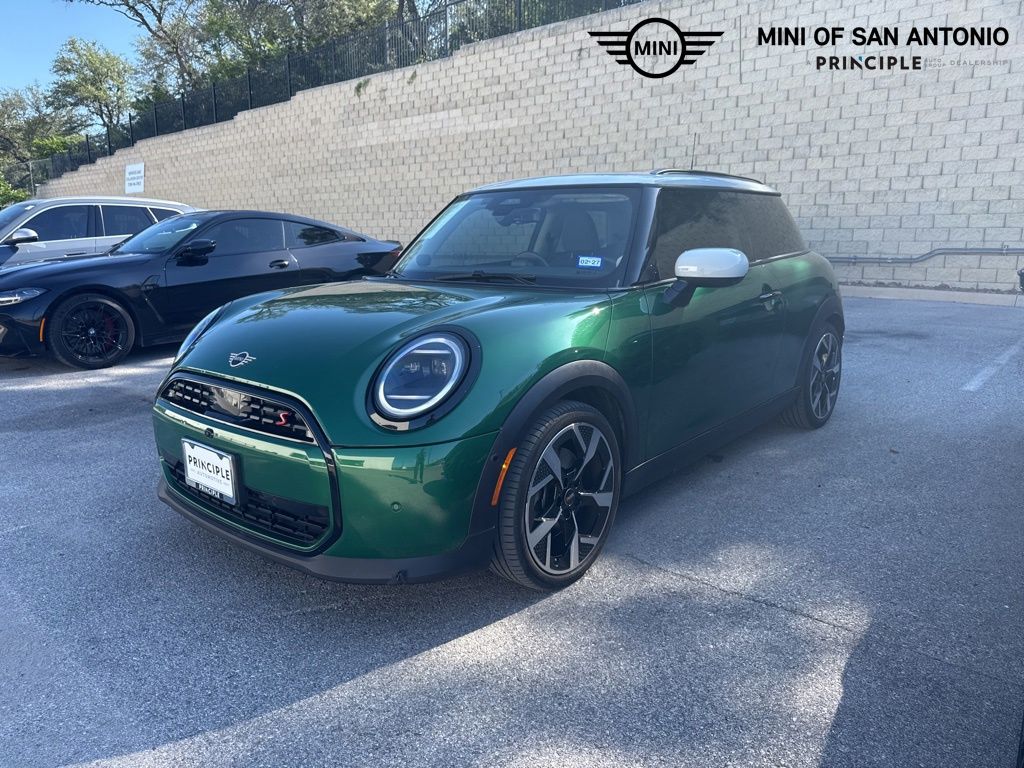 2025 MINI Hardtop's photo