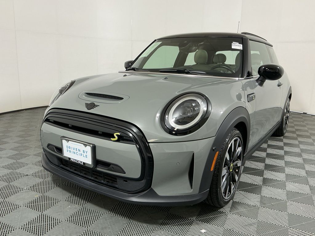 Used 2022 MINI Hardtop 2 Door SE with VIN WMW13DJ02N2R94502 for sale in San Antonio, TX