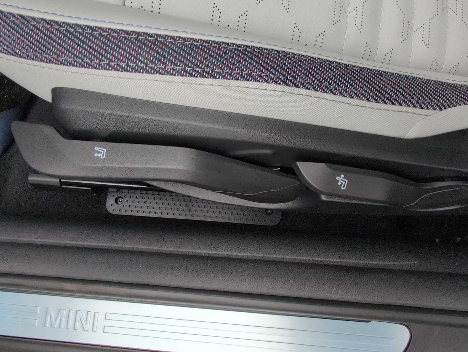 Thumbnail: 2026 MINI Cooper Hardtop - 18