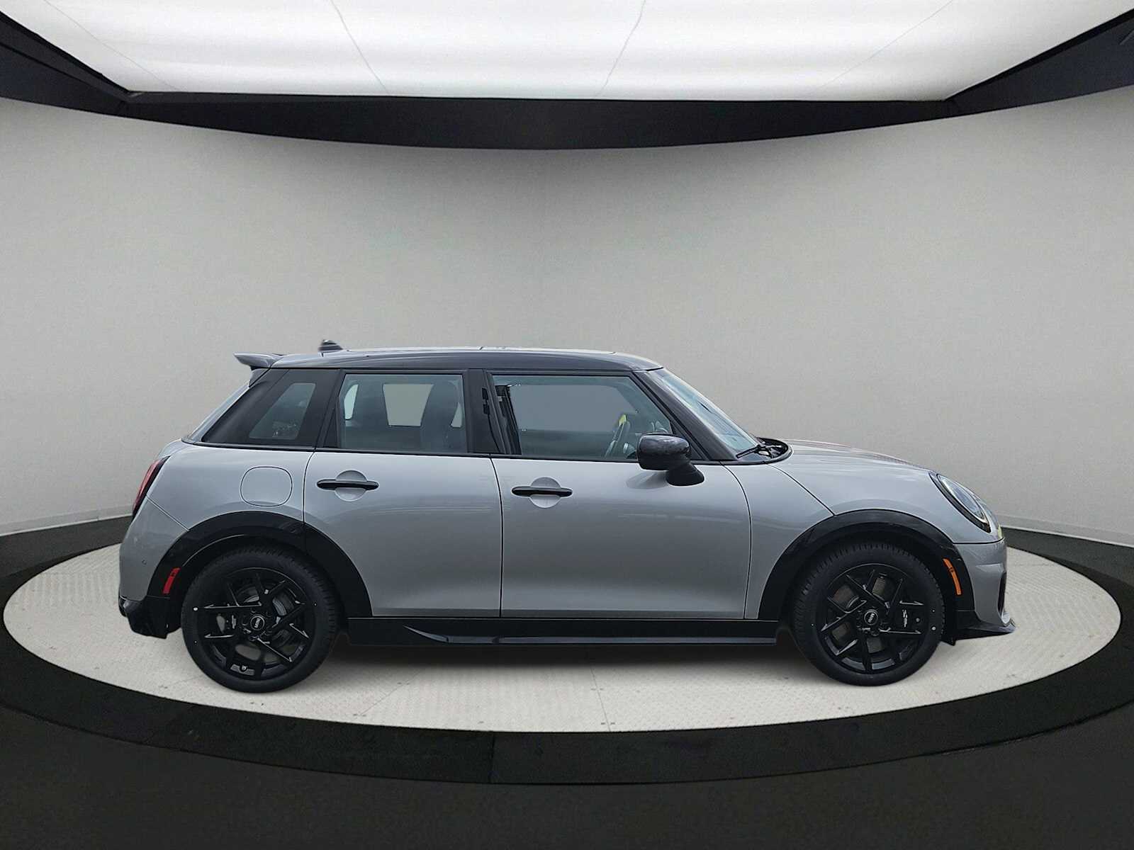 Thumbnail: 2026 MINI Cooper Hardtop - 9