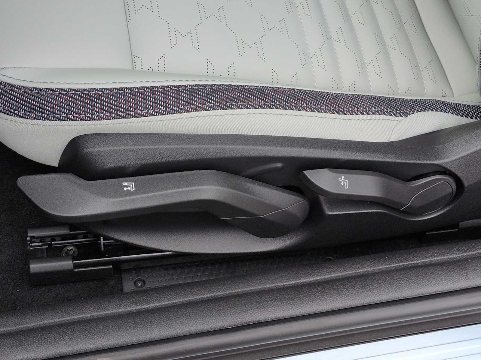 Thumbnail: 2026 MINI Cooper Hardtop - 17