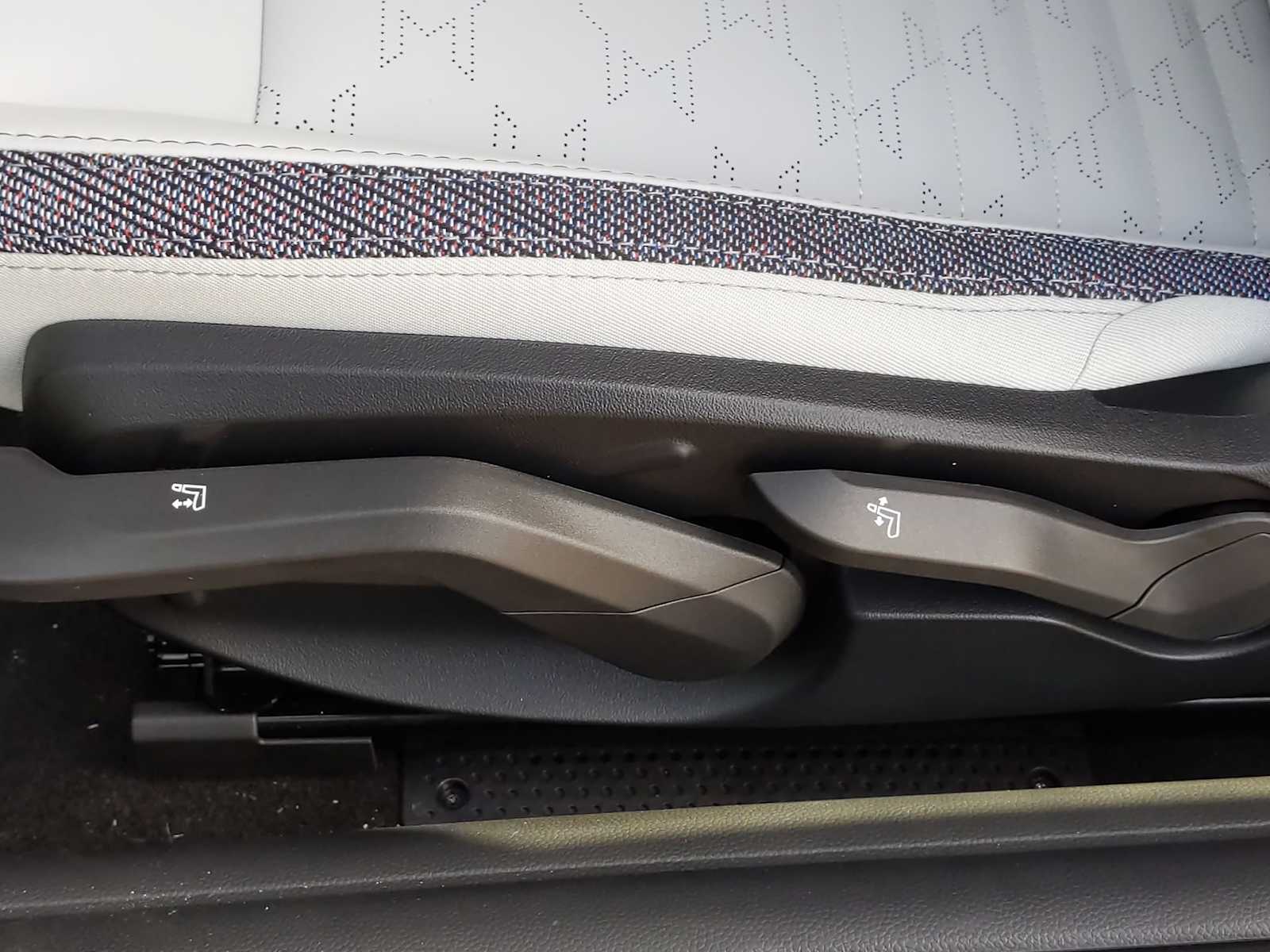 Thumbnail: 2025 MINI Cooper Hardtop - 17