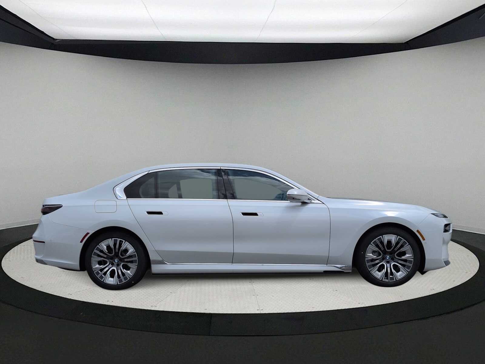 Thumbnail: 2025 BMW i7 - 9