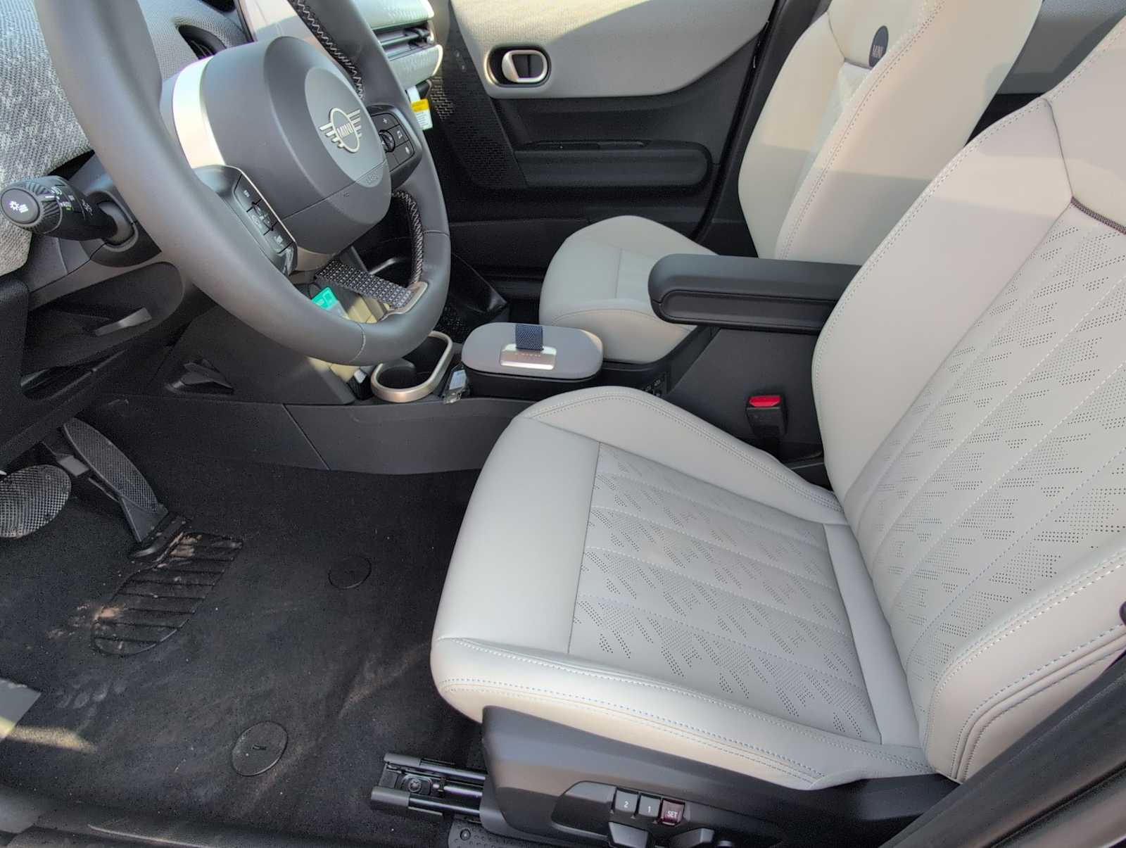 Thumbnail: 2026 MINI Cooper Hardtop - 17