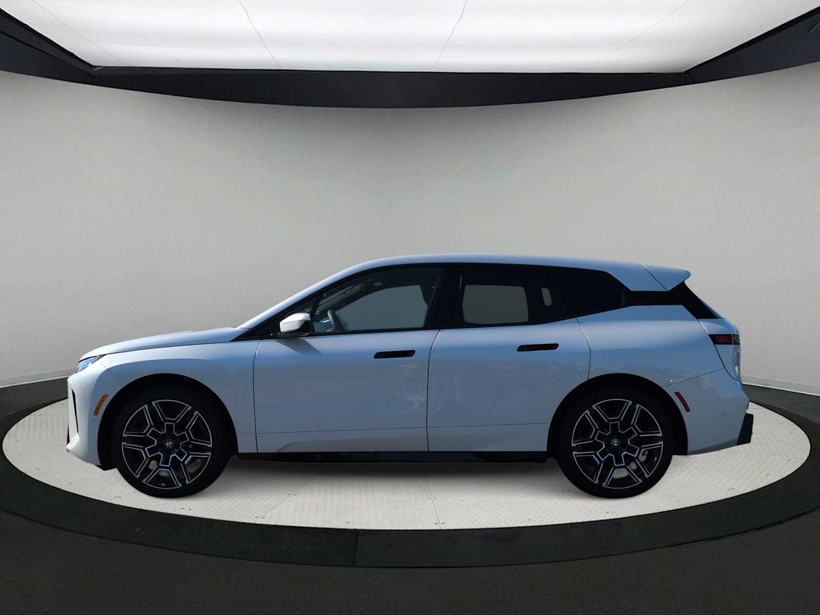 Thumbnail: 2026 BMW iX - 5