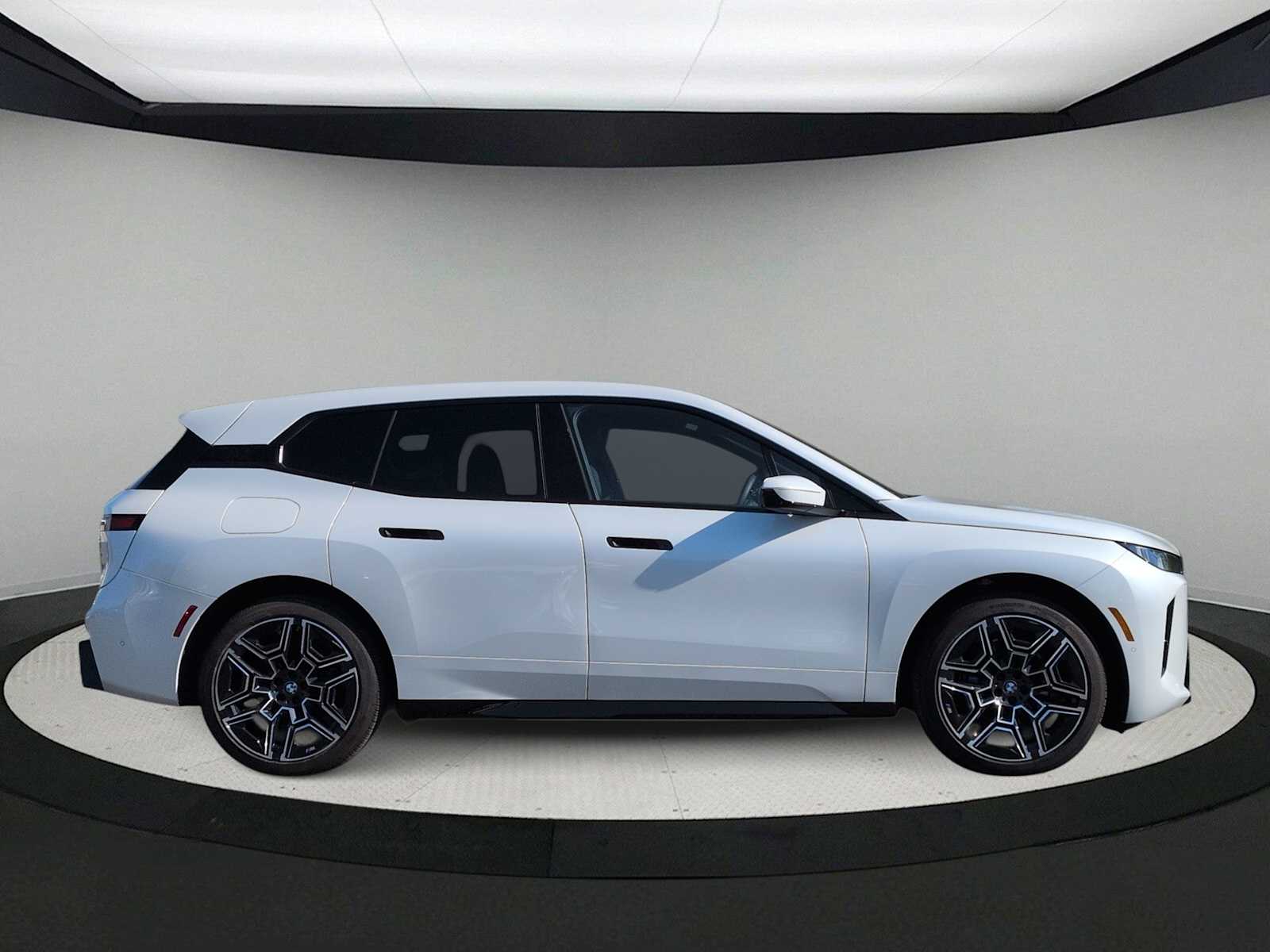 Thumbnail: 2026 BMW iX - 9