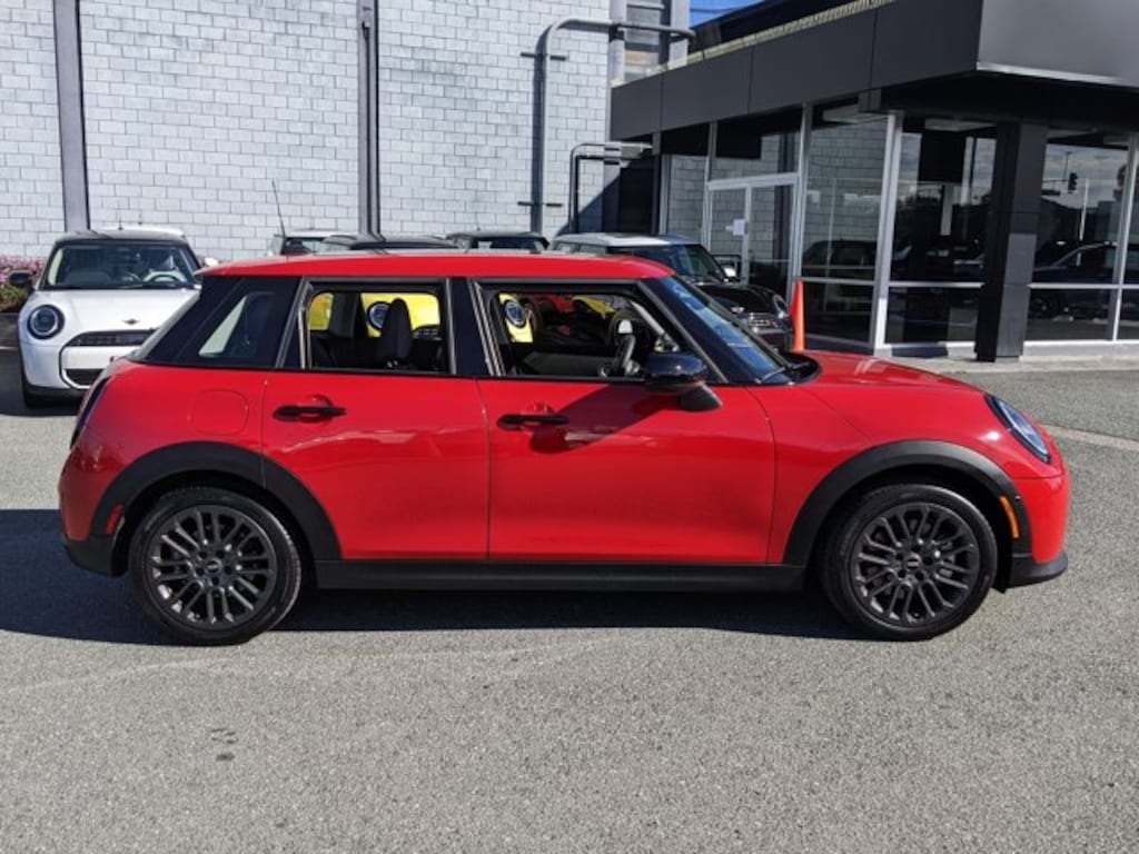 Certified 2025 MINI Hardtop 4 Door C Signature Trim 4dr Car