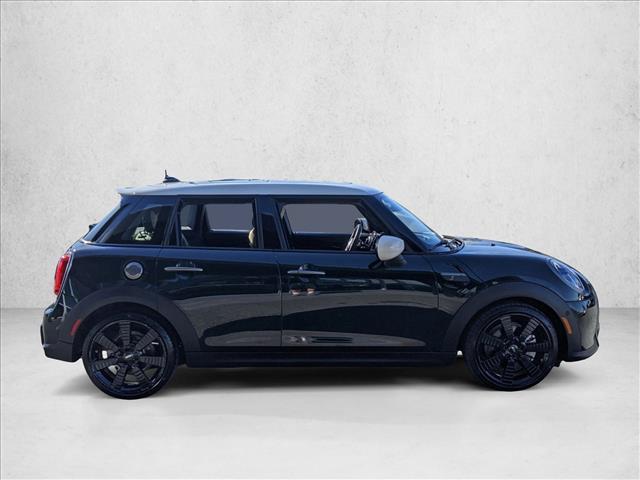 2023 Mini Cooper Hardtop S 4 Door photo 2