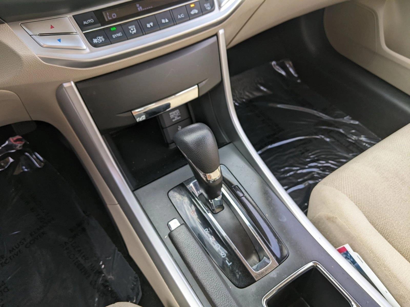 2013 Honda Accord LX - Photo 12