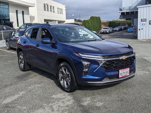 2024 Chevrolet Trax LT photo 3