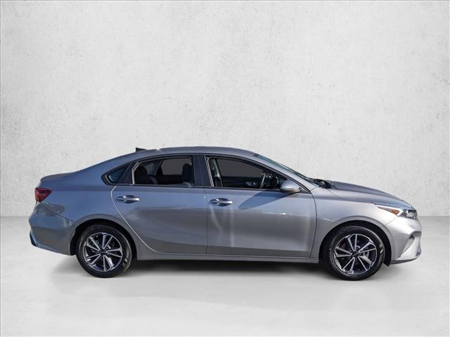 2022 Kia Forte LXS photo 2