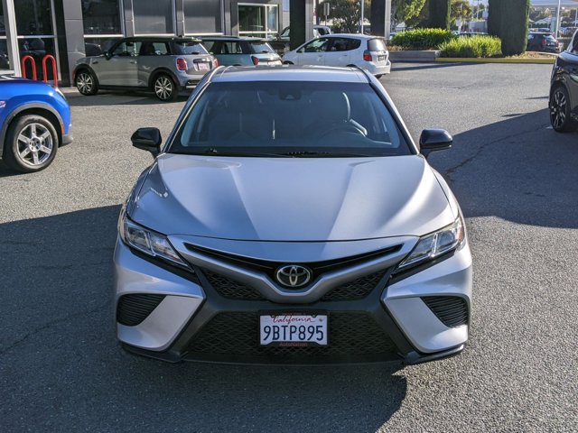 2020 Toyota Camry SE photo 2