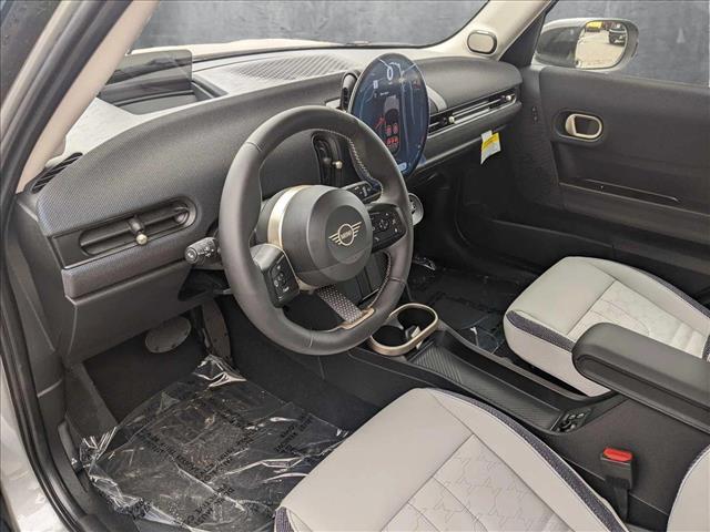 2025 Mini Cooper Hardtop 4 Door Signature photo 3