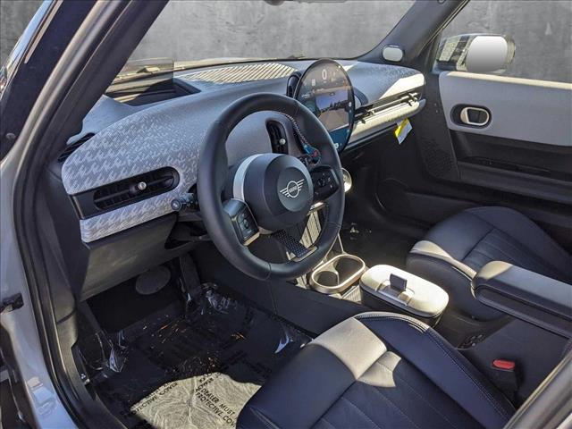 2025 Mini Cooper Hardtop 4 Door Signature photo 3