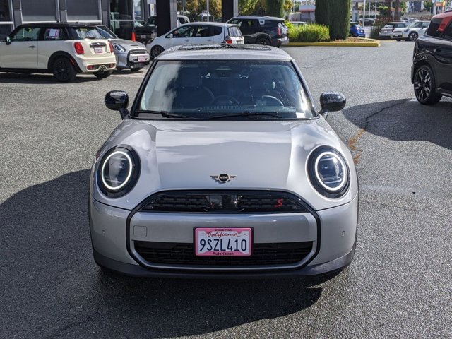 2025 Mini Cooper 2 Door Hardtop Signature photo 2