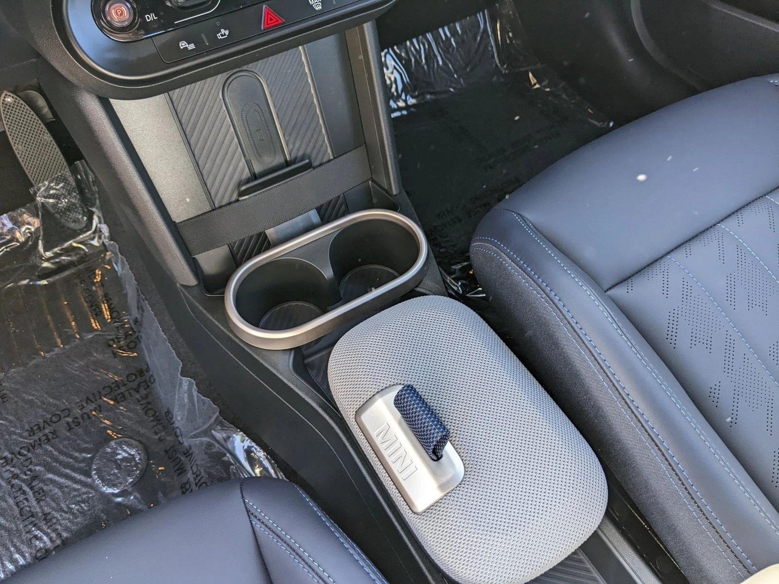 2025 MINI Convertible S - Photo 11