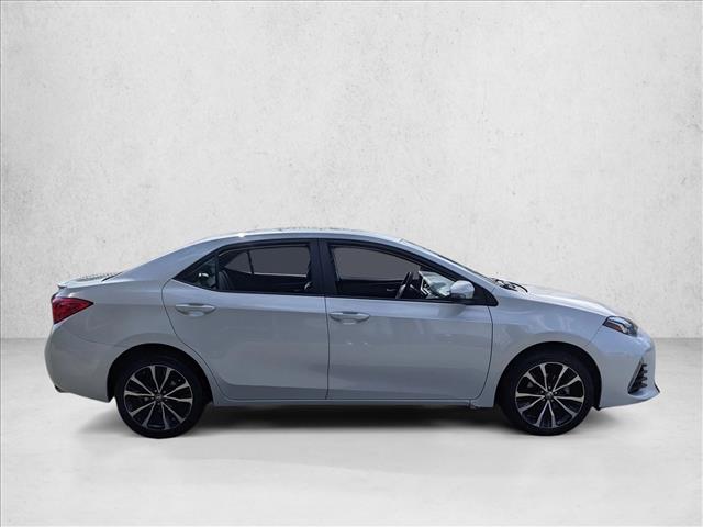 2017 Toyota Corolla SE photo 3