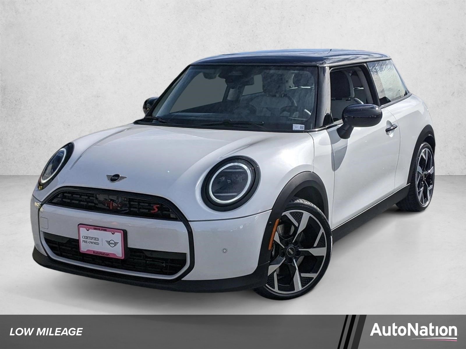 2025 MINI Hardtop Cooper S Signature's photo