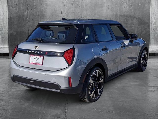 2025 Mini Cooper 4 Door Hardtop S photo 2