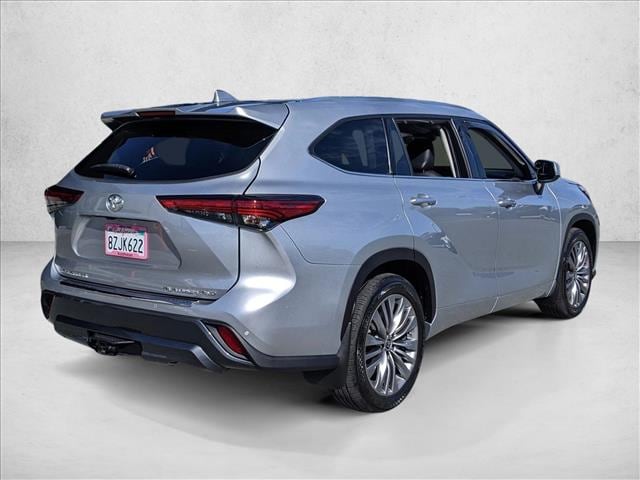 2022 Toyota Highlander Platinum photo 4