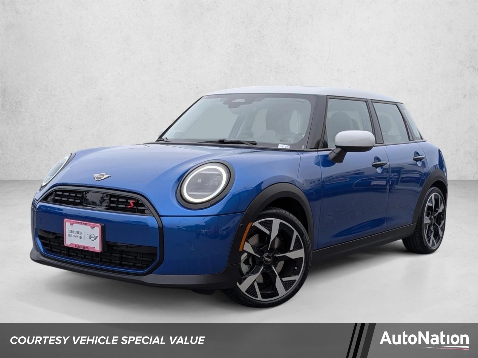 2025 MINI Hardtop Cooper S Signature's photo