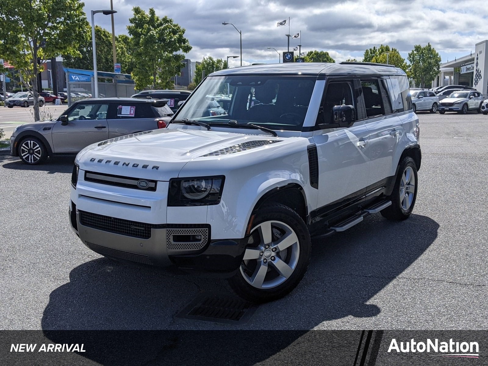 2023 Land Rover Defender X-Dynamic SE's photo